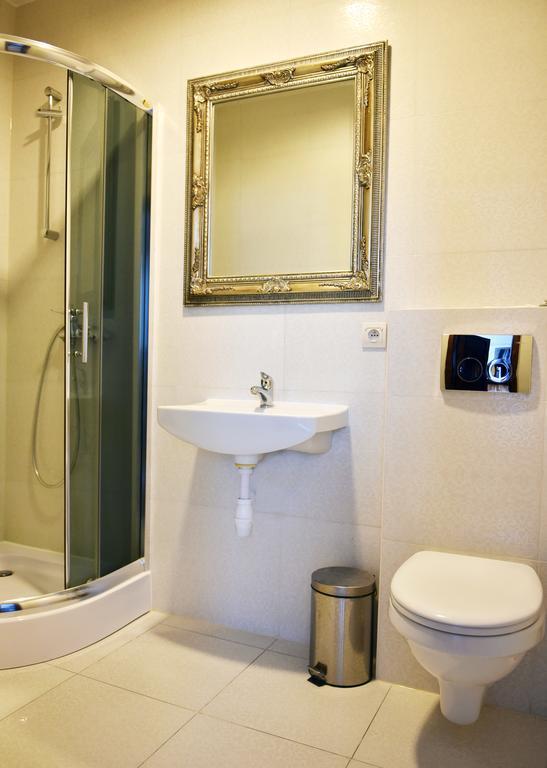 Karczma We Mlynie Hotel Tuszyn Ngoại thất bức ảnh