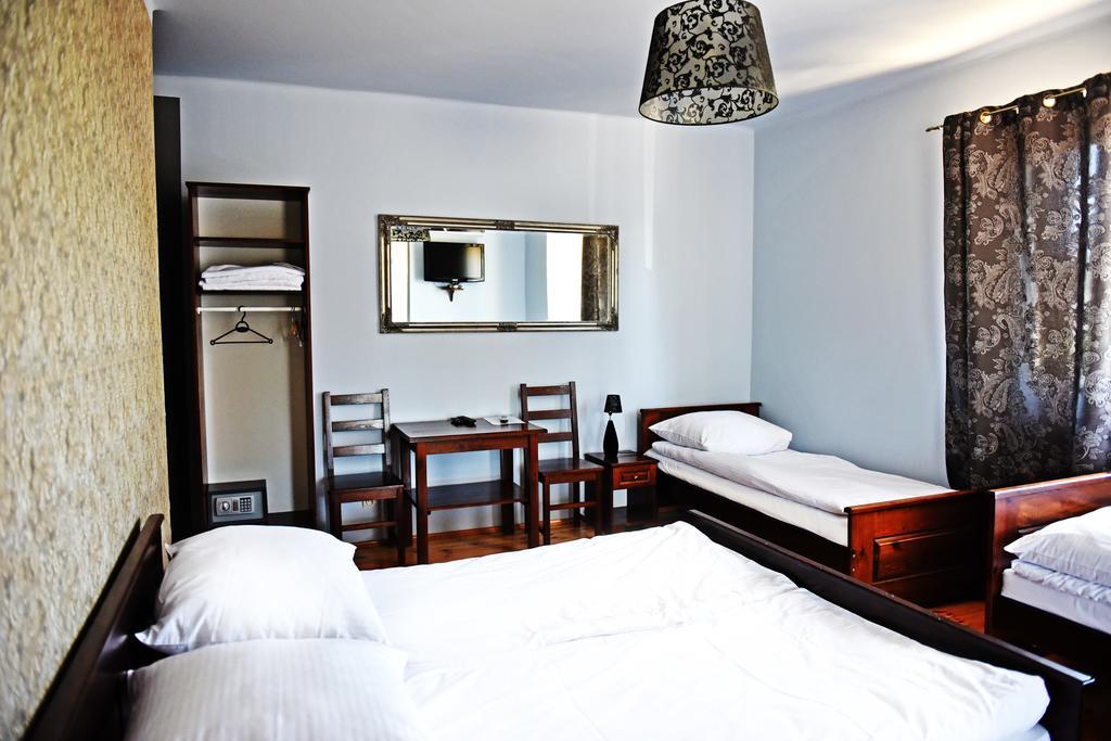 Karczma We Mlynie Hotel Tuszyn Ngoại thất bức ảnh